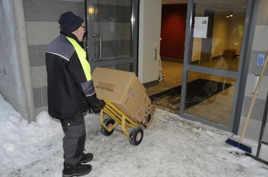 Förväntansfulla hyresgäster flyttar in.